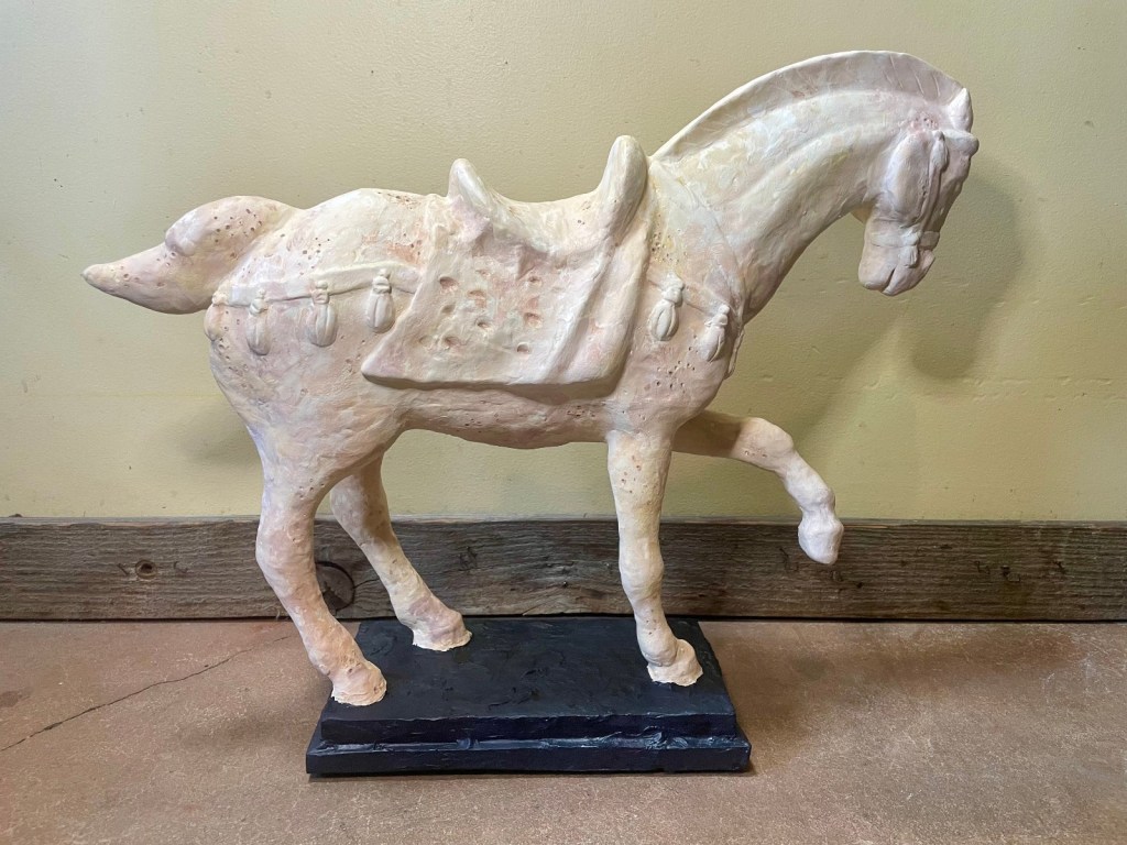 brady bunch horse statue replica noorlag 3