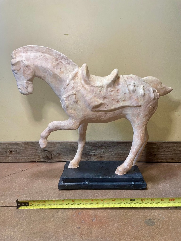 brady bunch horse statue replica noorlag 6